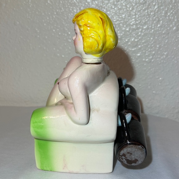 Vintage Nude Decanter Lady on Sofa - Risqué Japan with 4-cups - Picture 7 of 10